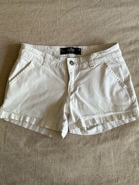 White Hollister Low-Rise Shorts 3”